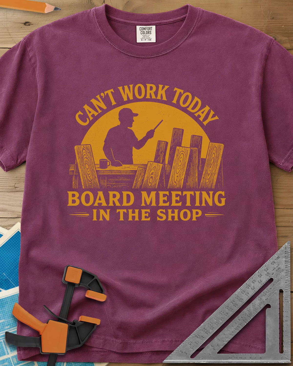 Board Meeting heavyweight tee in Berry, a man presenting to a row of upright boards under a big sun
