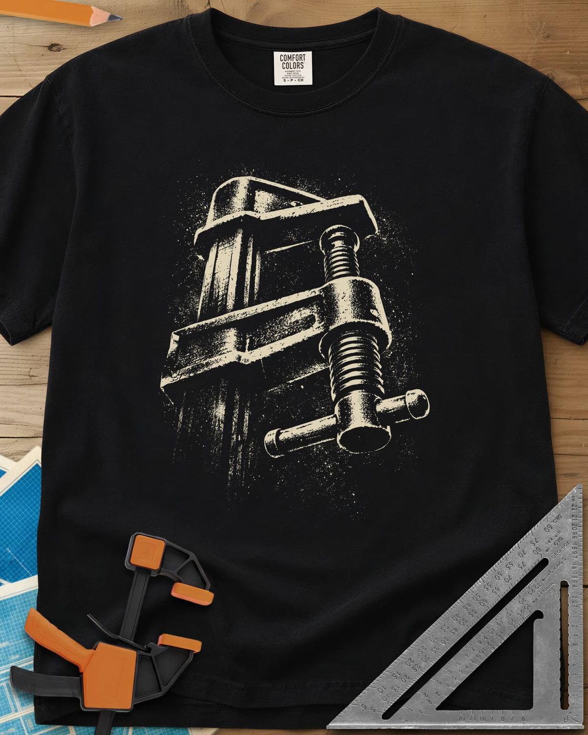 Giant Clamp heavyweight tee in Black, a giant bar clamp with threaded screw and T-handle