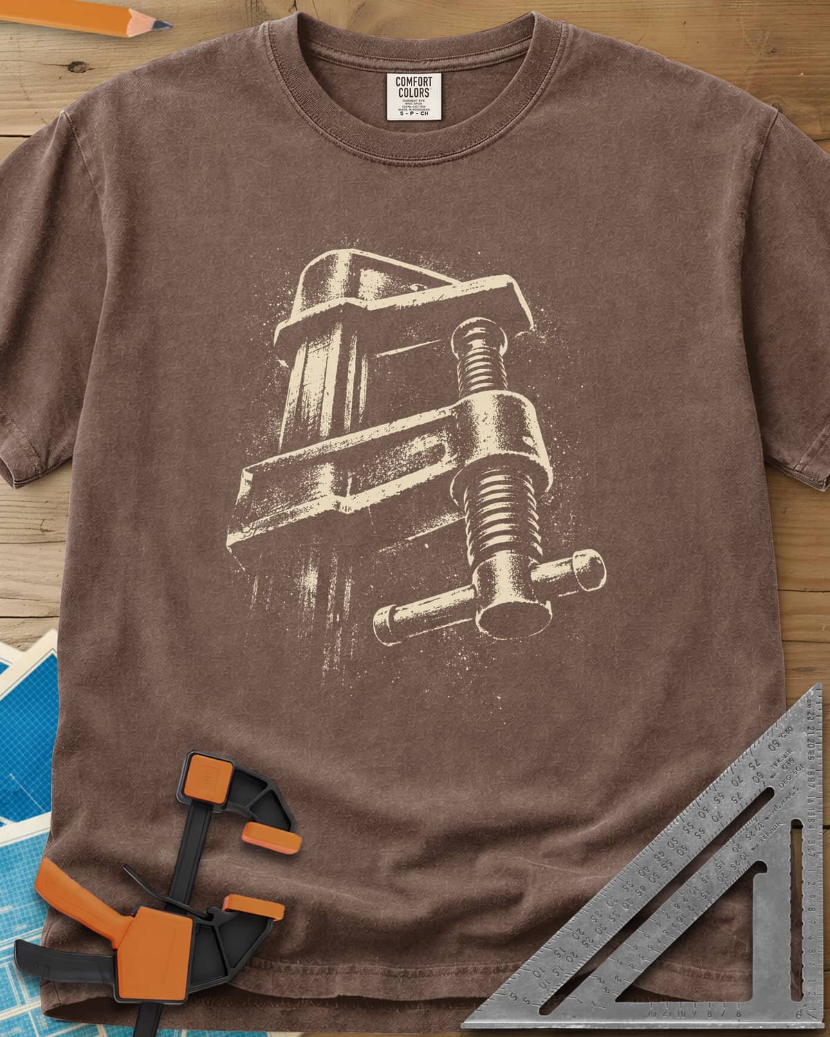 Giant Clamp heavyweight tee in Espresso, a giant bar clamp with threaded screw and T-handle
